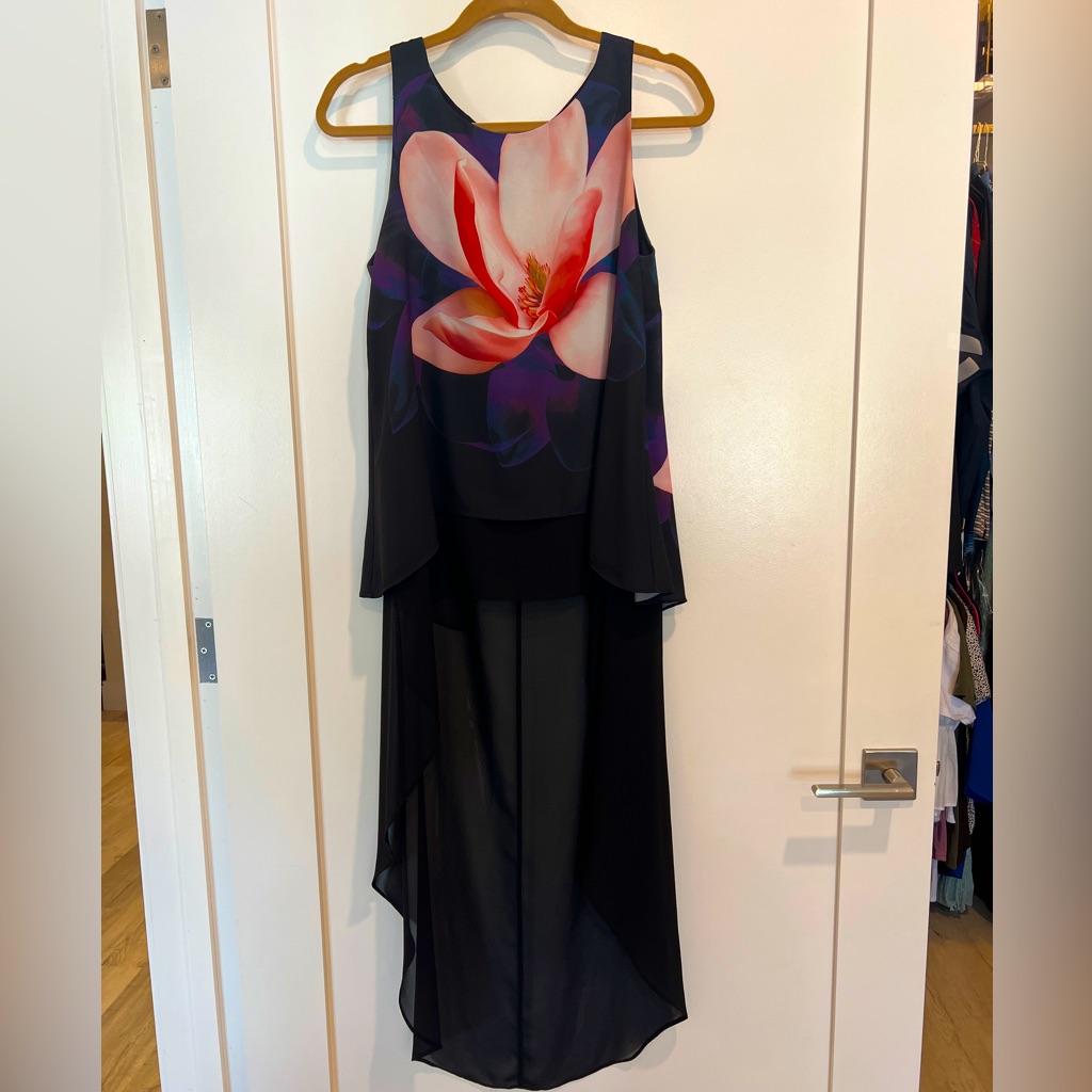 Frank Lyman Black Tank W Beautiful Flower Design Attached Sheer Floral Back Sz 4